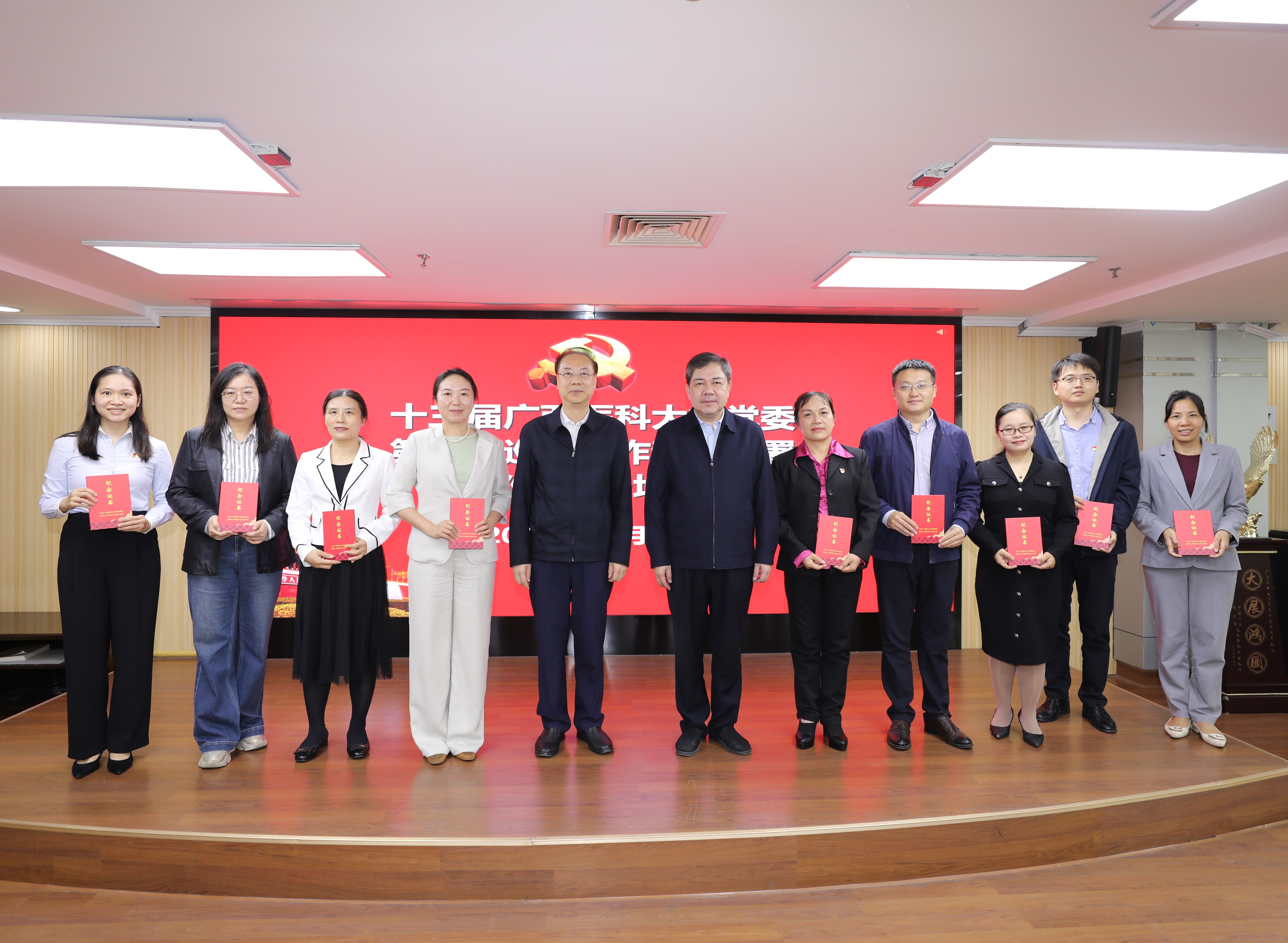 2.jpg 英国上市公司365